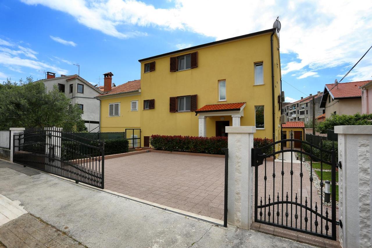 Apartments Ivana - Iva ザダル エクステリア 写真