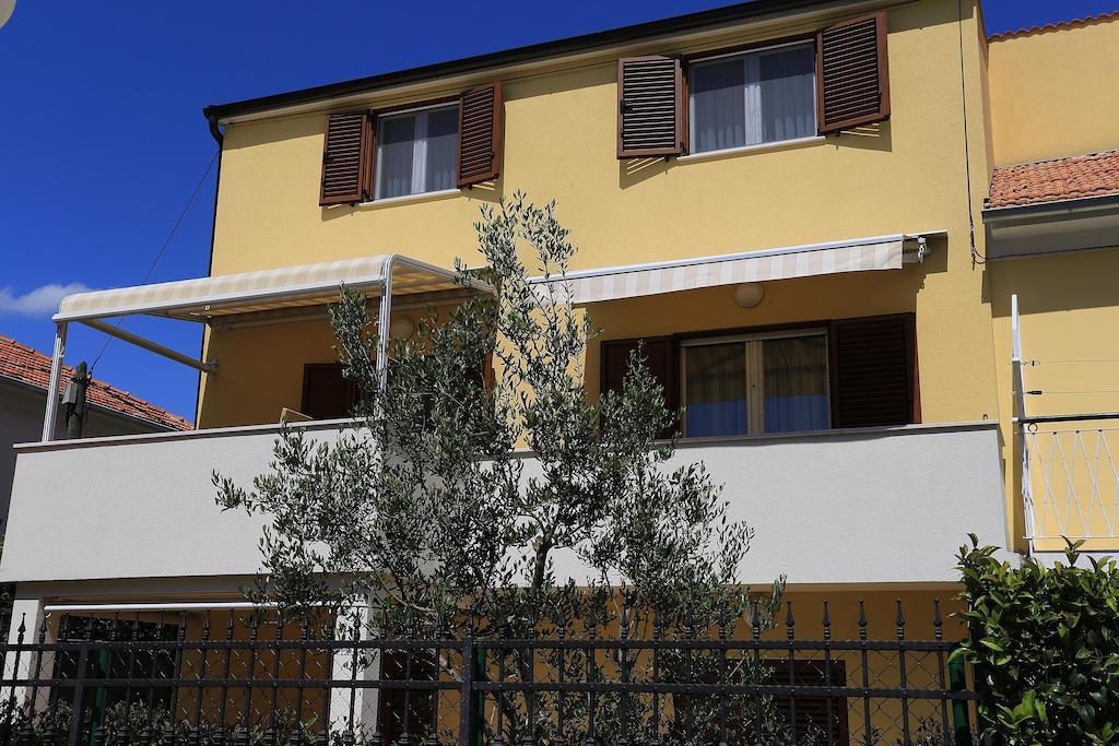Apartments Ivana - Iva ザダル エクステリア 写真