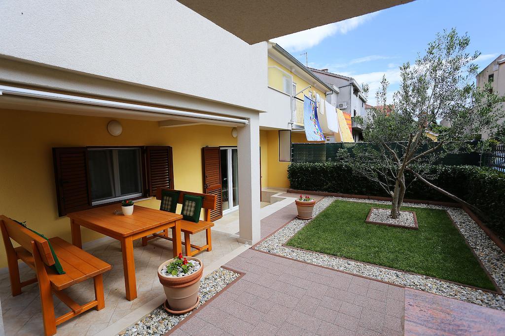 Apartments Ivana - Iva ザダル エクステリア 写真