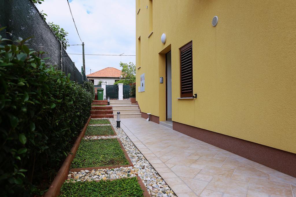 Apartments Ivana - Iva ザダル エクステリア 写真
