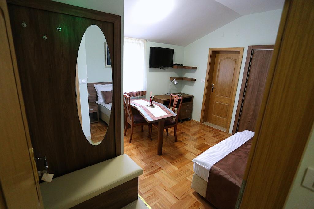 Apartments Ivana - Iva ザダル エクステリア 写真