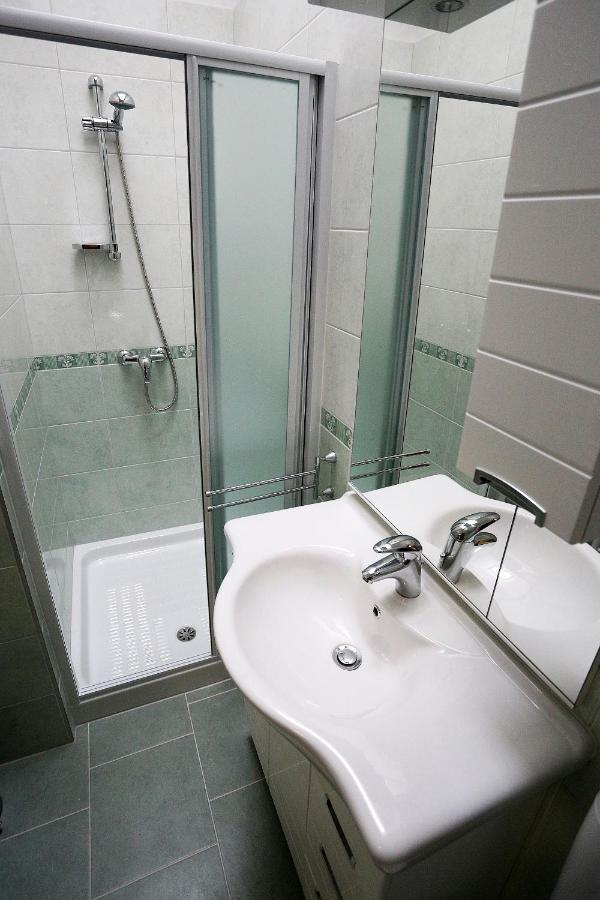 Apartments Ivana - Iva ザダル エクステリア 写真