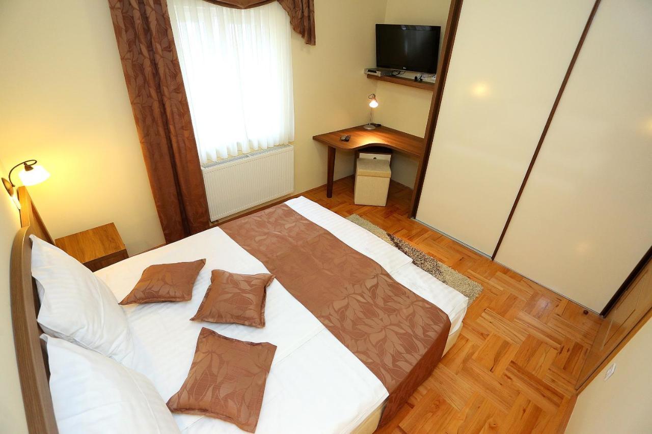 Apartments Ivana - Iva ザダル エクステリア 写真